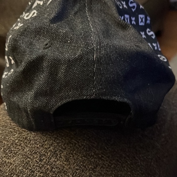 Supreme hat - Picture 2 of 2